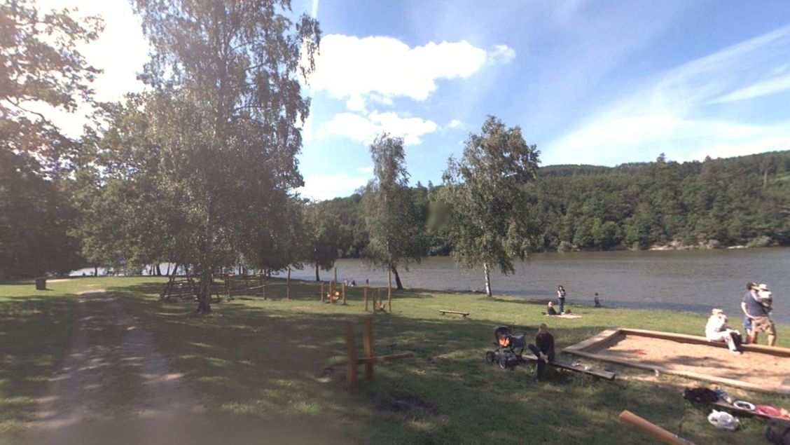 Strážníci na přehradě v Brně trénovali pomoc tonoucímu, zachránili neplavce v nesnázích